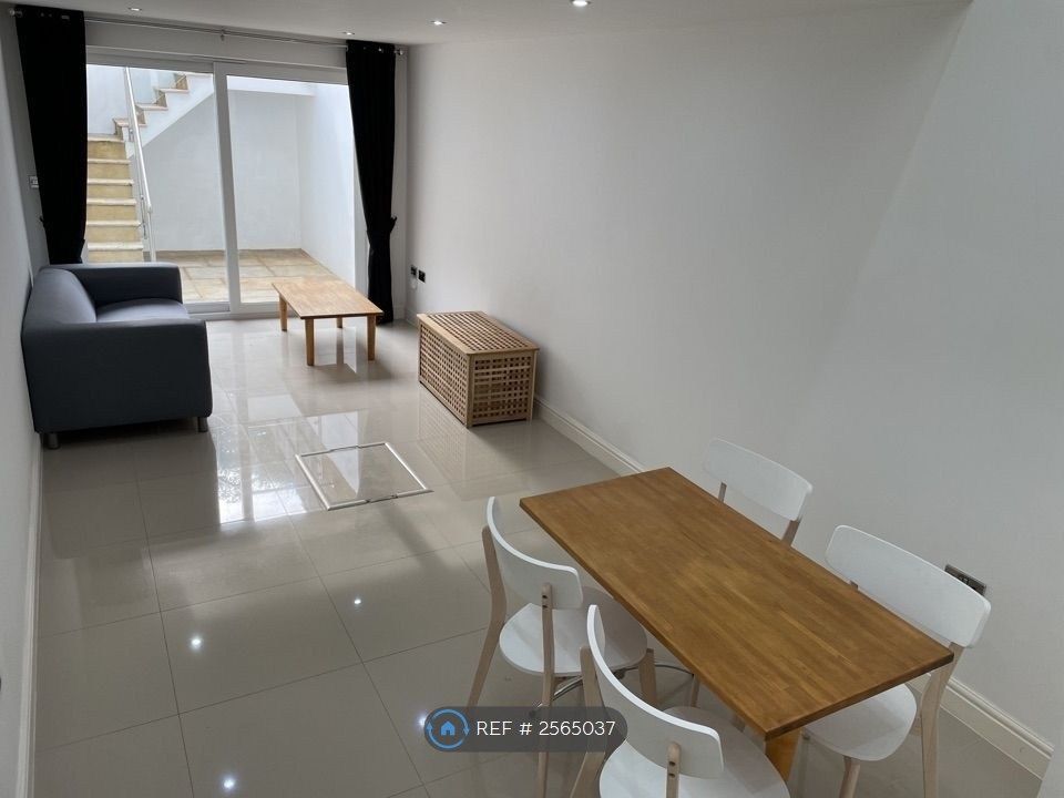 Property photo 3 of 17 Living Room