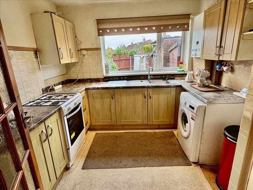 Property photo 3 of 9 Kitchen