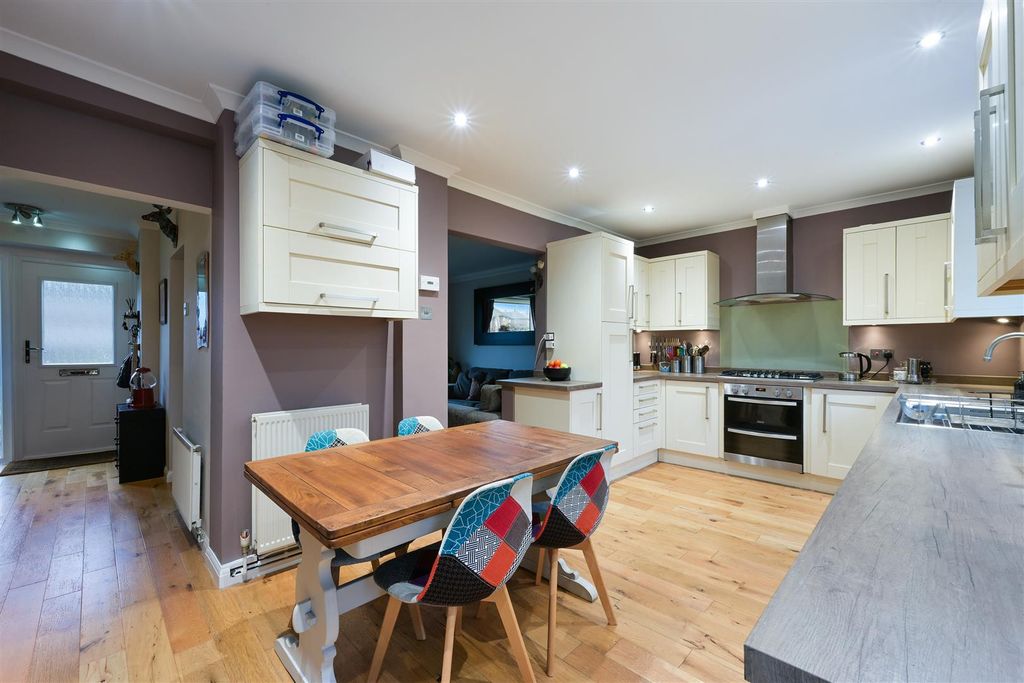 Property photo 2 of 16 Wood Street (6).Jpg