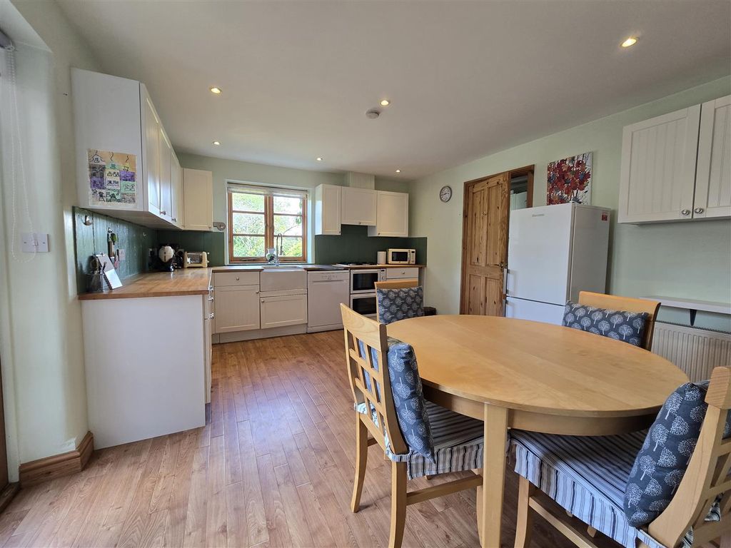 Property photo 3 of 22 Kitchen/Breakfast Room