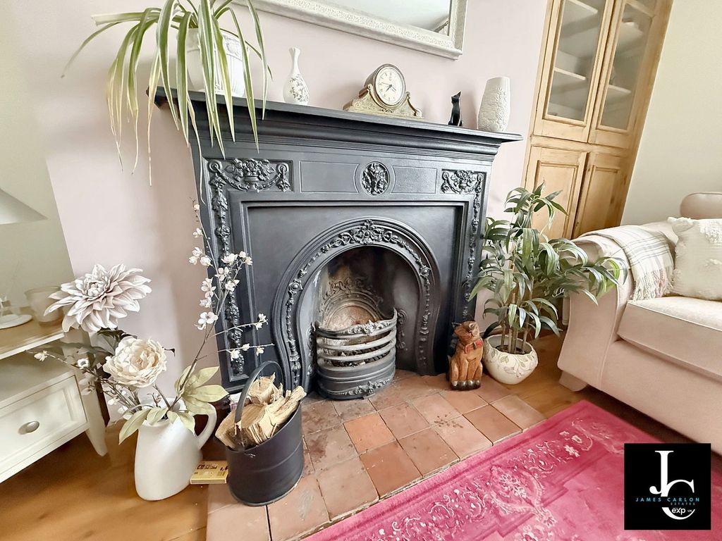 Property photo 2 of 22