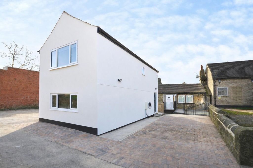 Property photo 1 of 7 Front (Exterior)