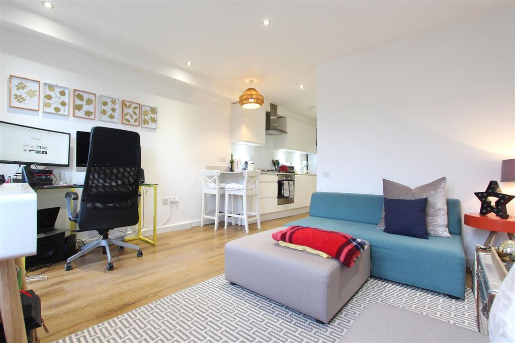 Property photo 2 of 8