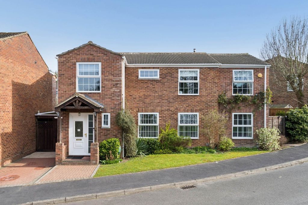 Property photo 1 of 28