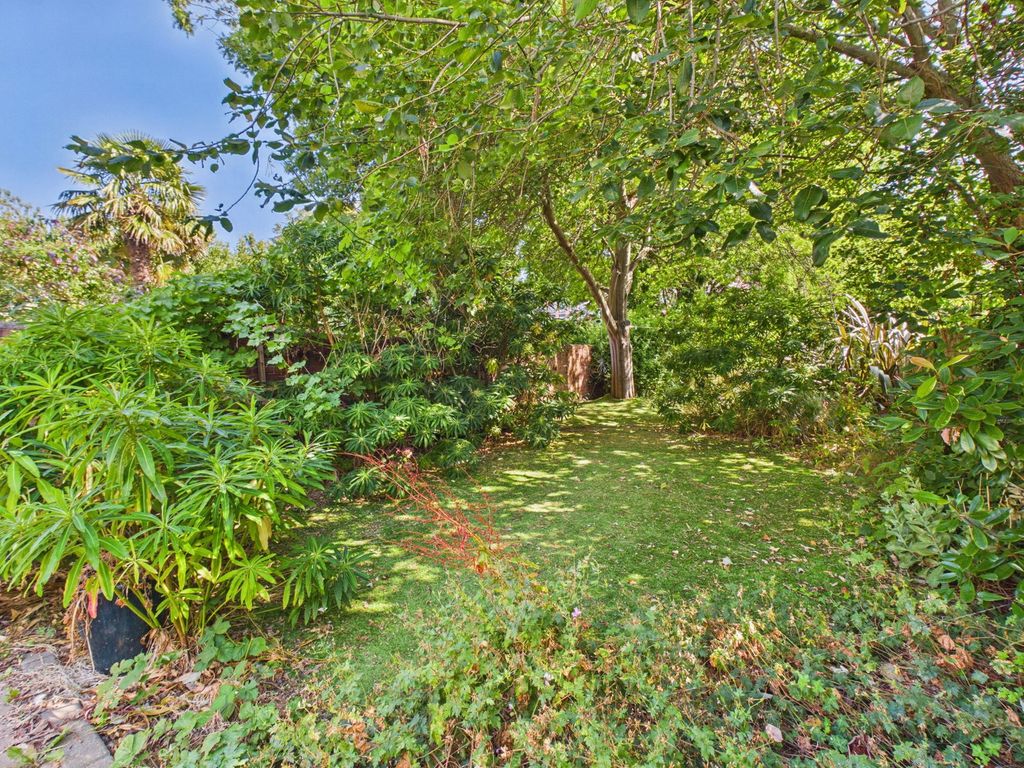 Property photo 2 of 23