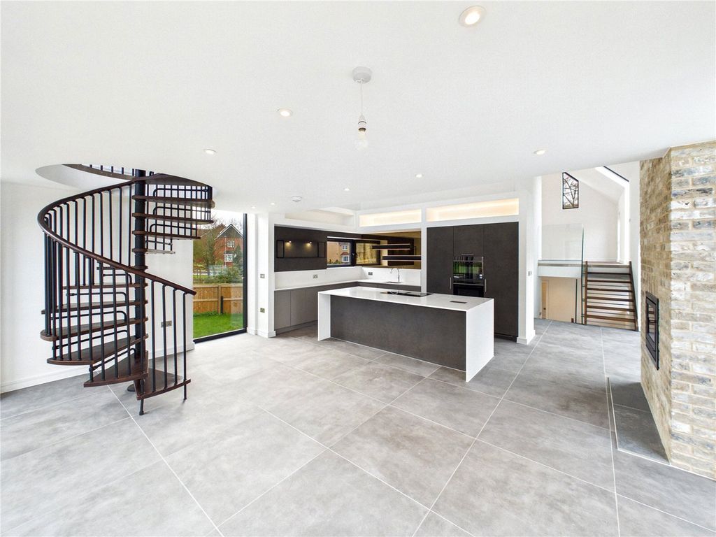 Property photo 2 of 31 Picture No. 47