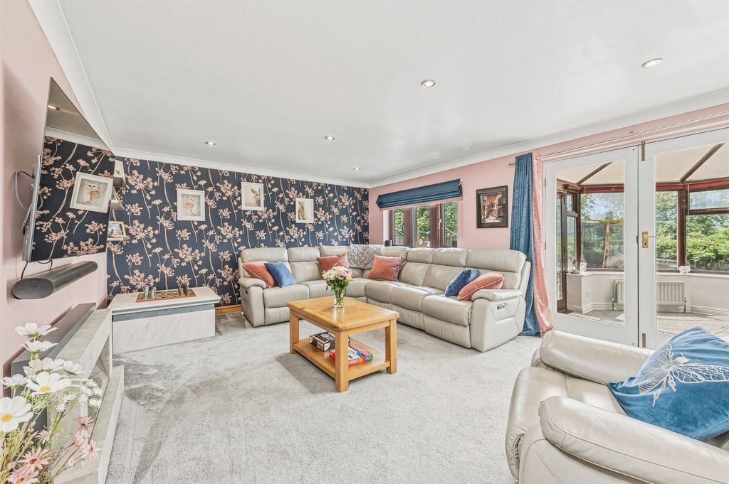 Property photo 2 of 31