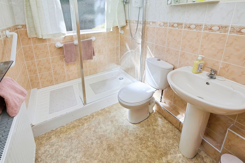 Property photo 3 of 17 Shower Room