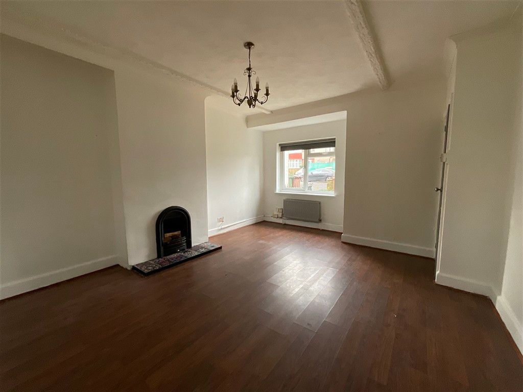 Property photo 3 of 13 Lounge