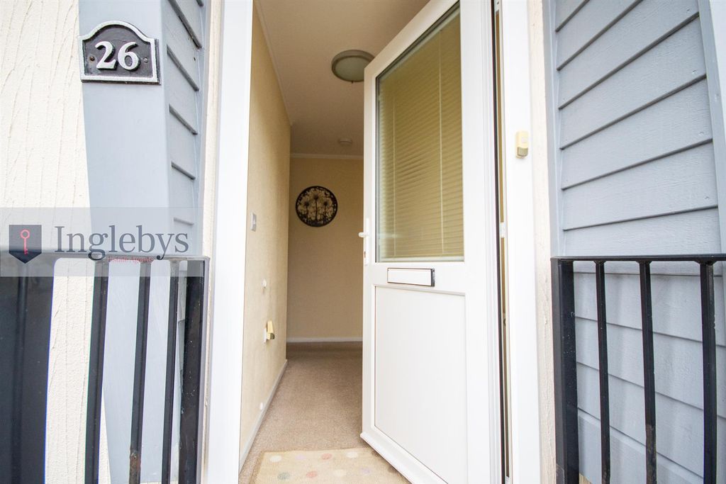 Property photo 2 of 25