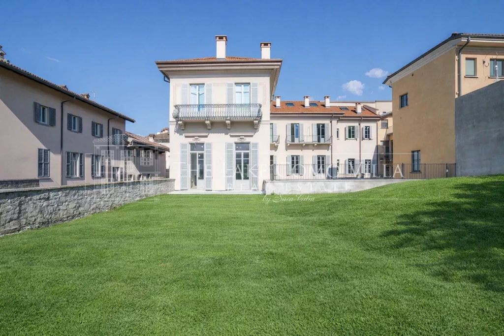 Property photo 2 of 32