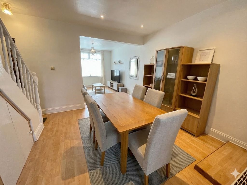 Property photo 3 of 8 4988132