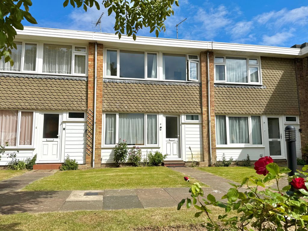 Property photo 1 of 14 6 Eastergate Green Front Little Roses