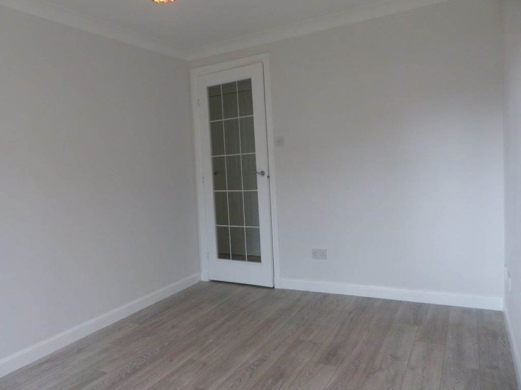 Property photo 3 of 11 Living