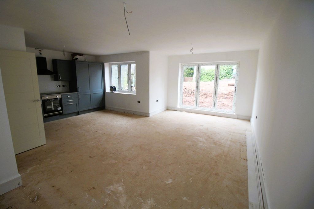 Property photo 3 of 27