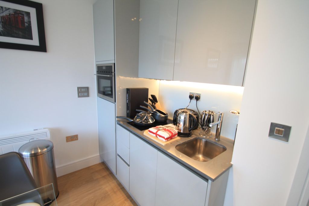 Property photo 3 of 12 Kitchen