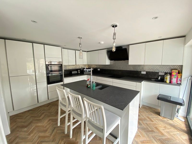 Property photo 3 of 14 Kitchen