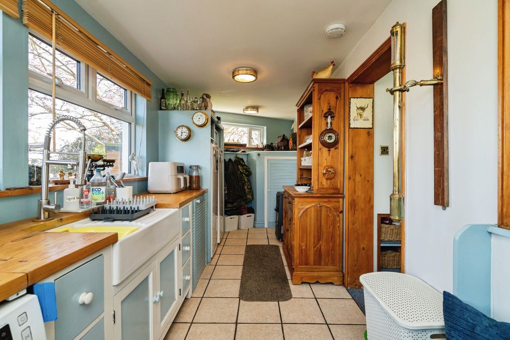 Property photo 3 of 25 Utility Room