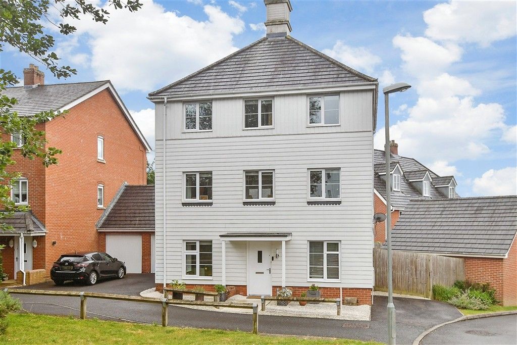Property photo 1 of 17 External (Web)..