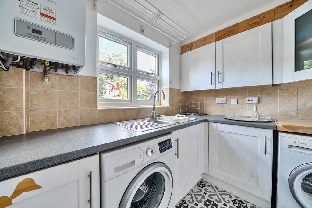 Property photo 2 of 25 1328197-8-6877Bb9...