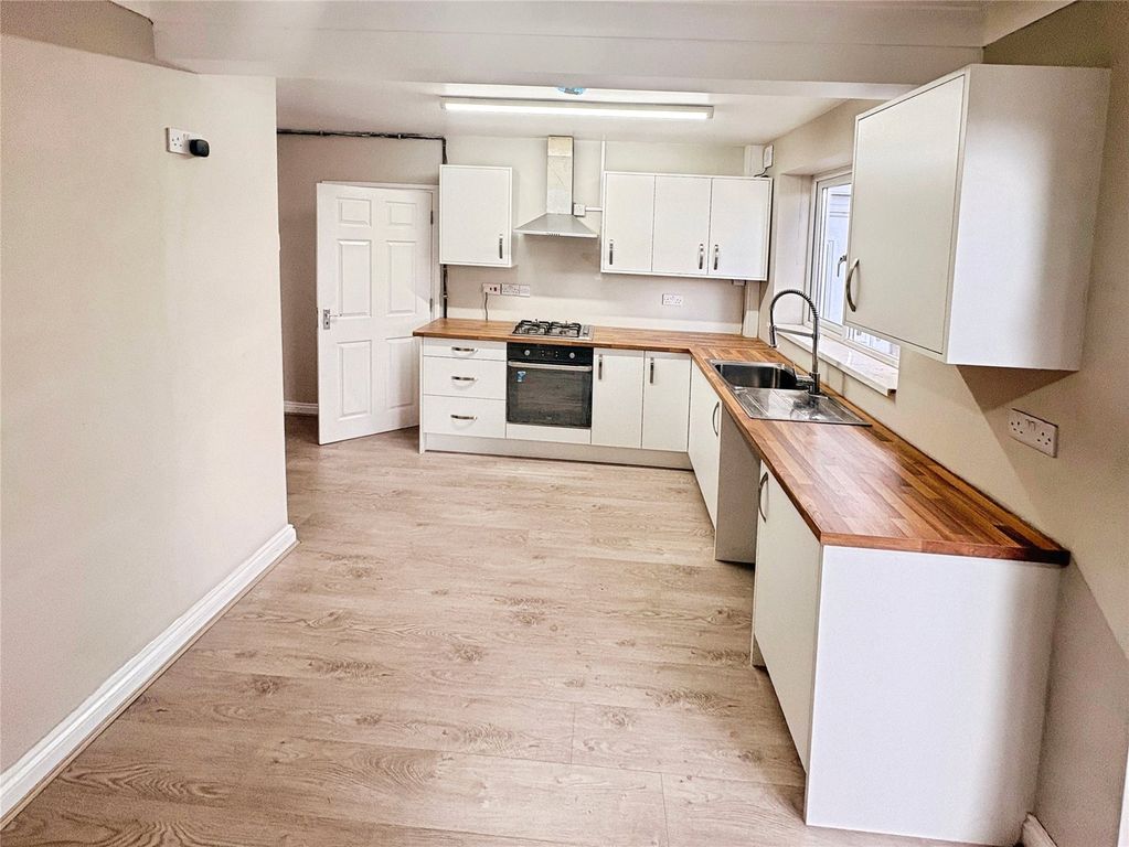 Property photo 3 of 11 Dining Kitchen