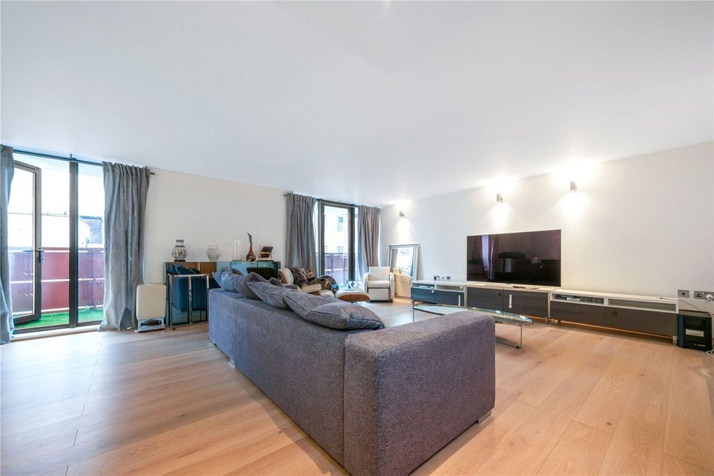 Property photo 2 of 10