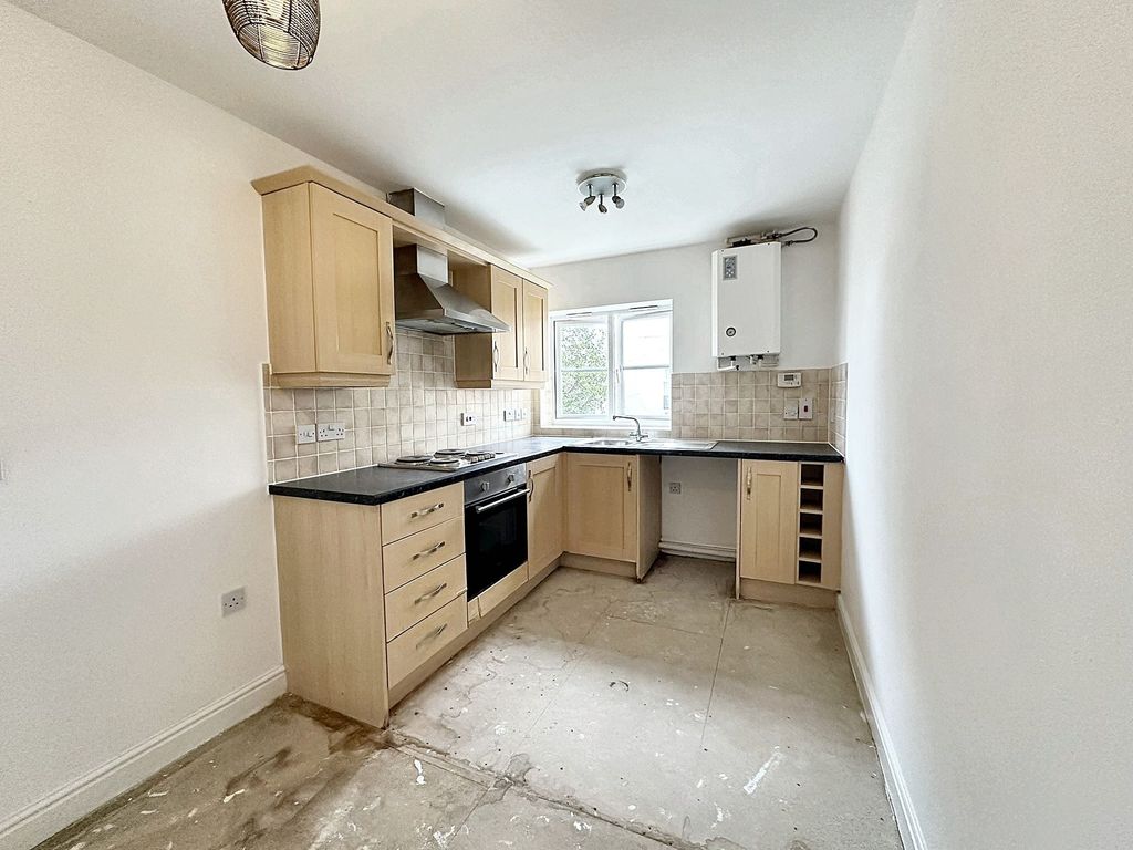 Property photo 2 of 10 Kitchen