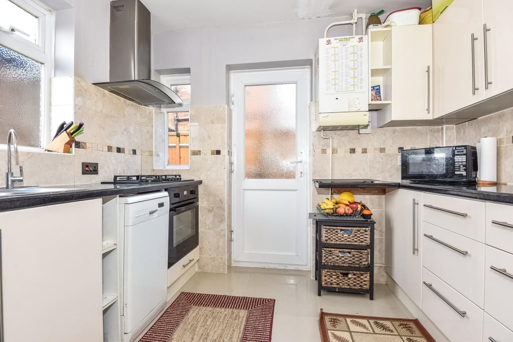 Property photo 2 of 10 Kitchen