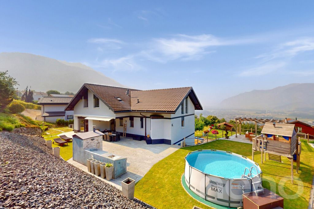 Property photo 3 of 12