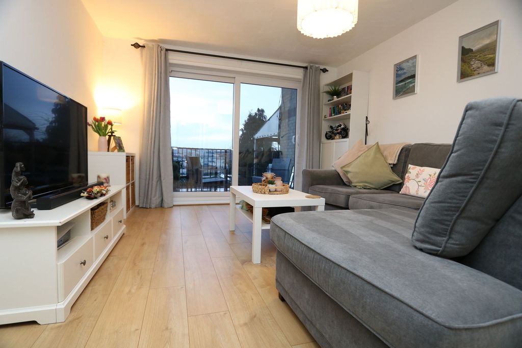 Property photo 2 of 24