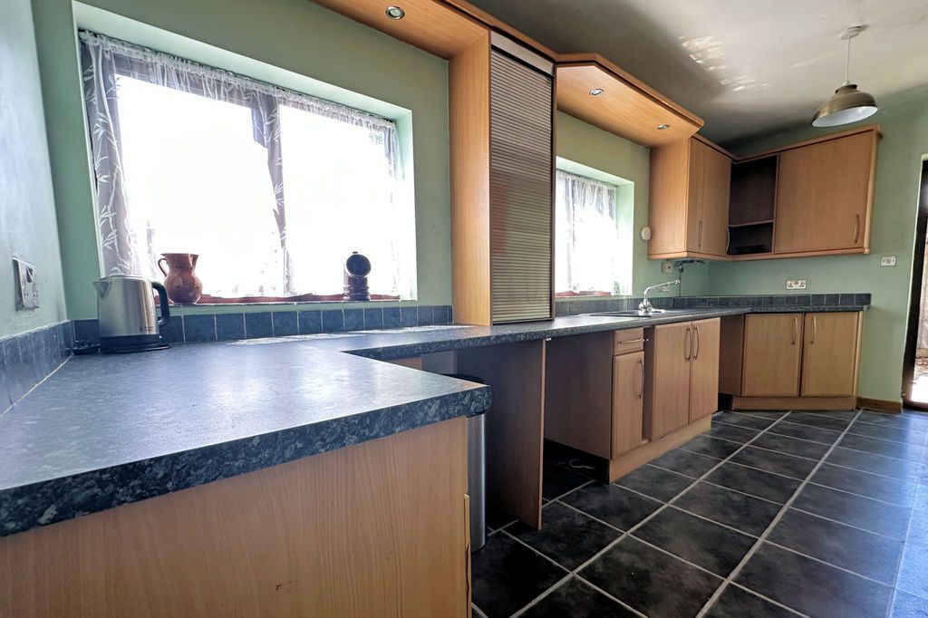 Property photo 3 of 22 Kitchen