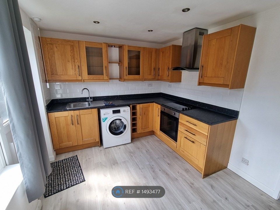 Property photo 3 of 11 Kitchen