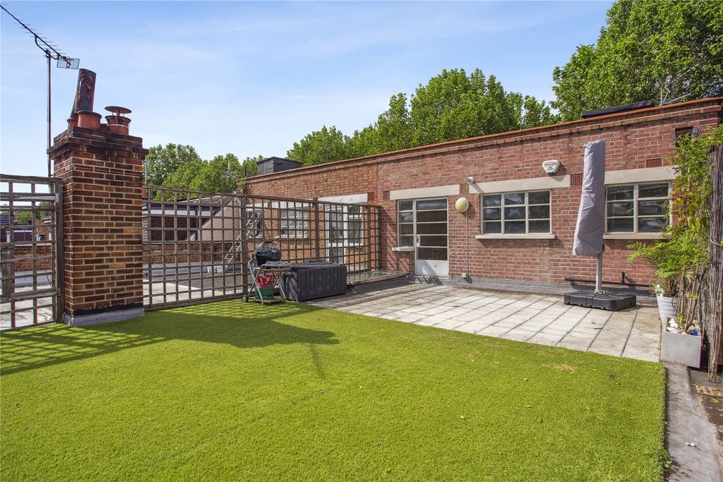 Property photo 1 of 15 Roof Terrace