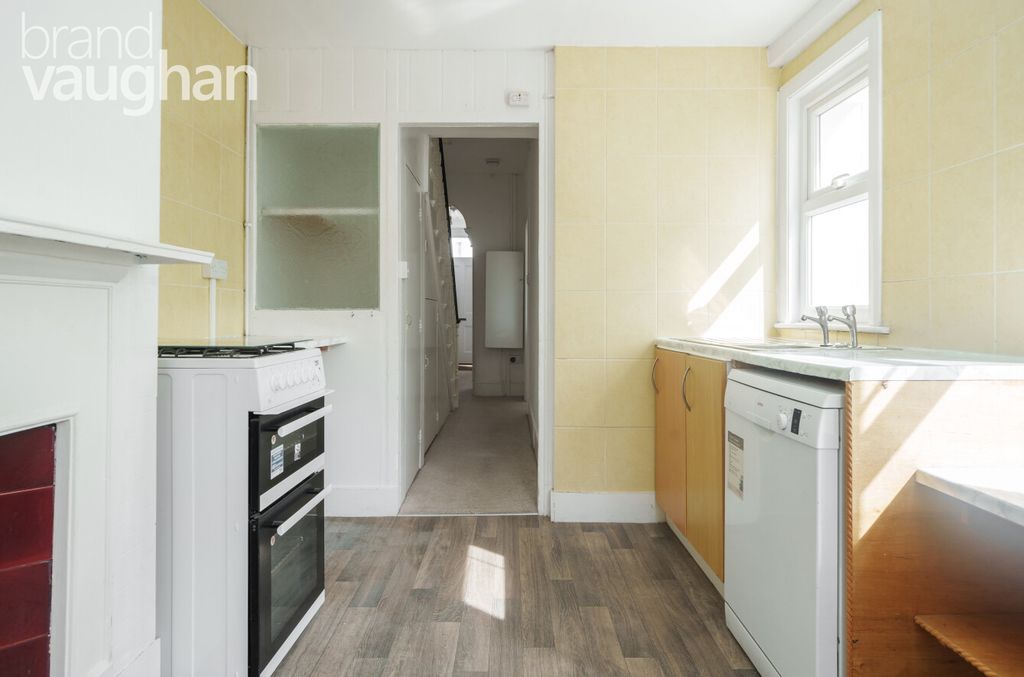 Property photo 3 of 13 Kitchen