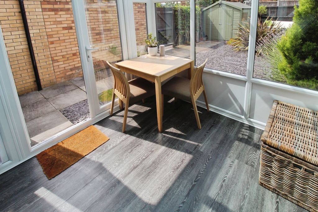 Property photo 3 of 20 Conservatory