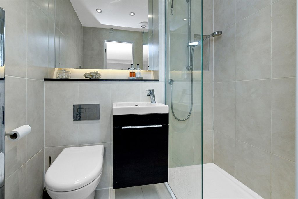 Additional image 13 of 5 bed detached house to rentMelton Gardens NG12