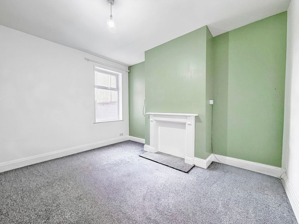 Property photo 3 of 11 Photo 2