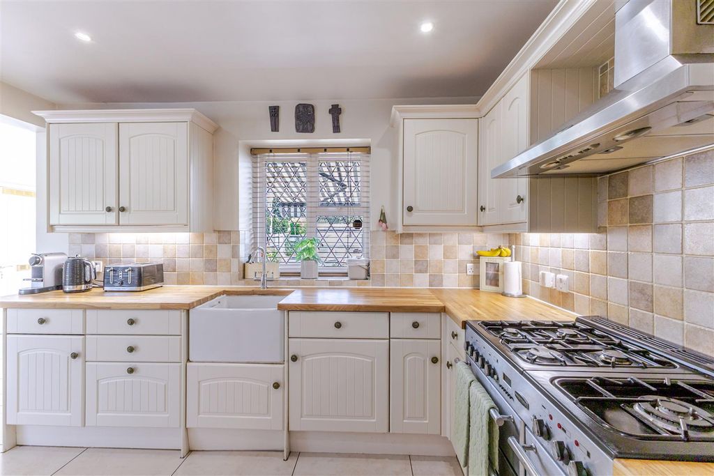 Property photo 3 of 39 Kitchen 2.Jpg