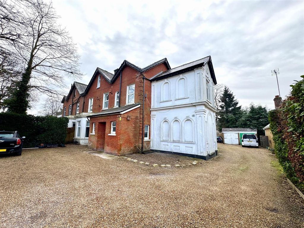 Property photo 1 of 21 Front Aspect