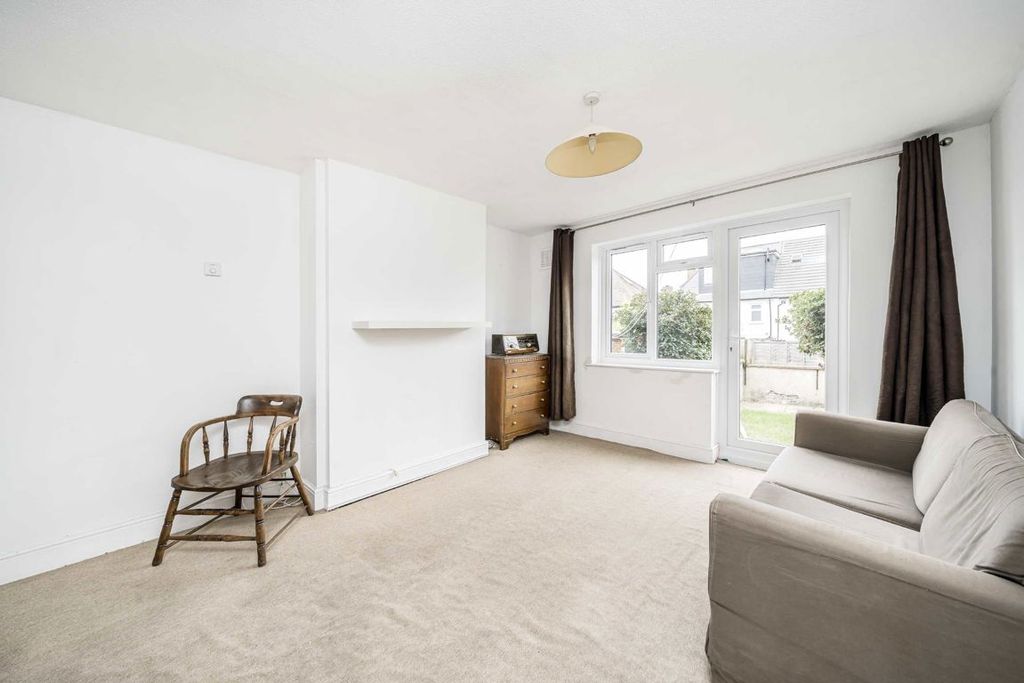 Property photo 3 of 8