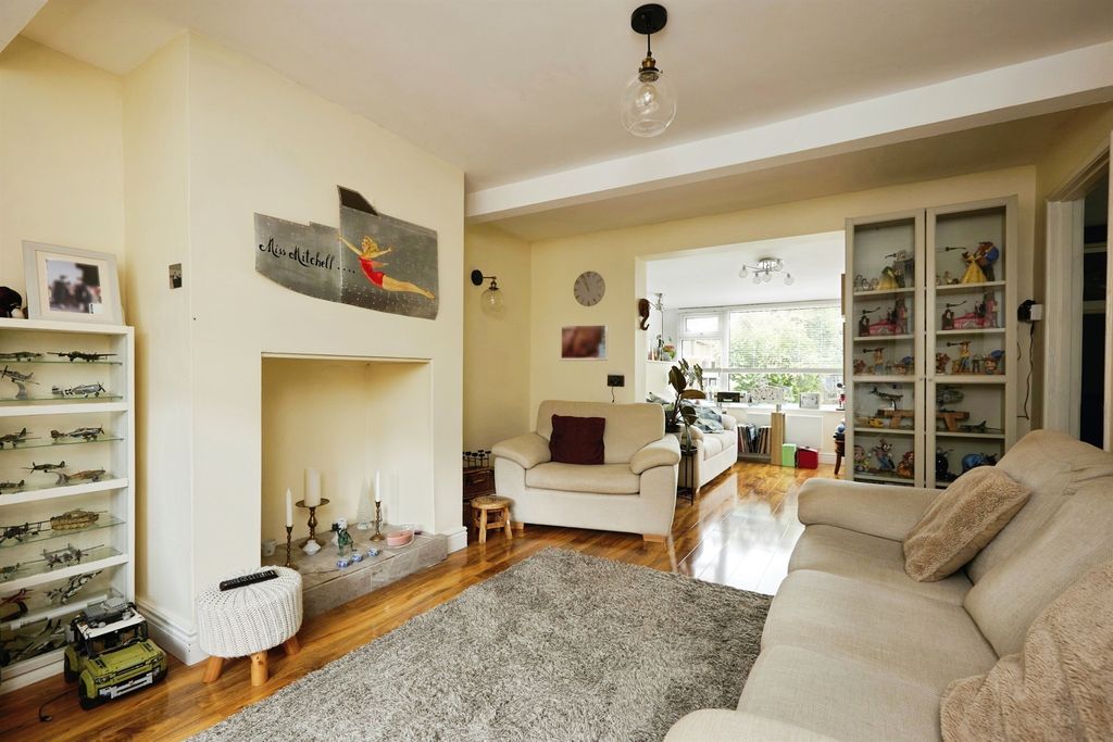 Property photo 2 of 17