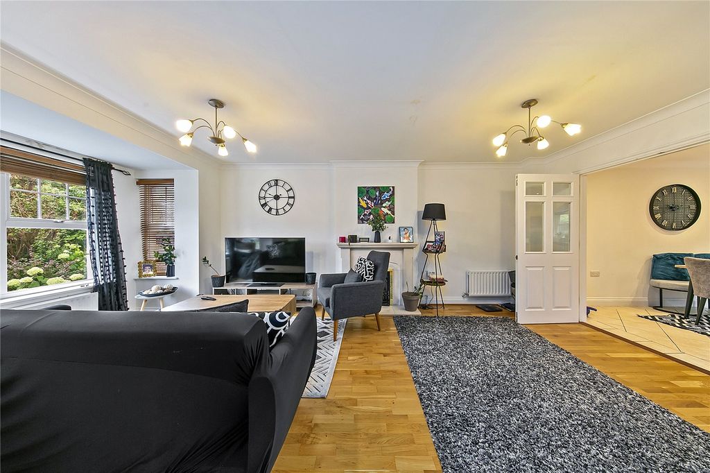 Property photo 2 of 18 Picture No. 11