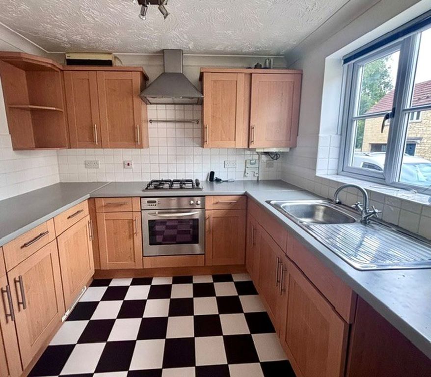 Property photo 2 of 9 Kitchen