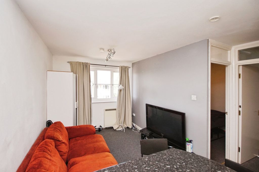 Property photo 3 of 14 Photo