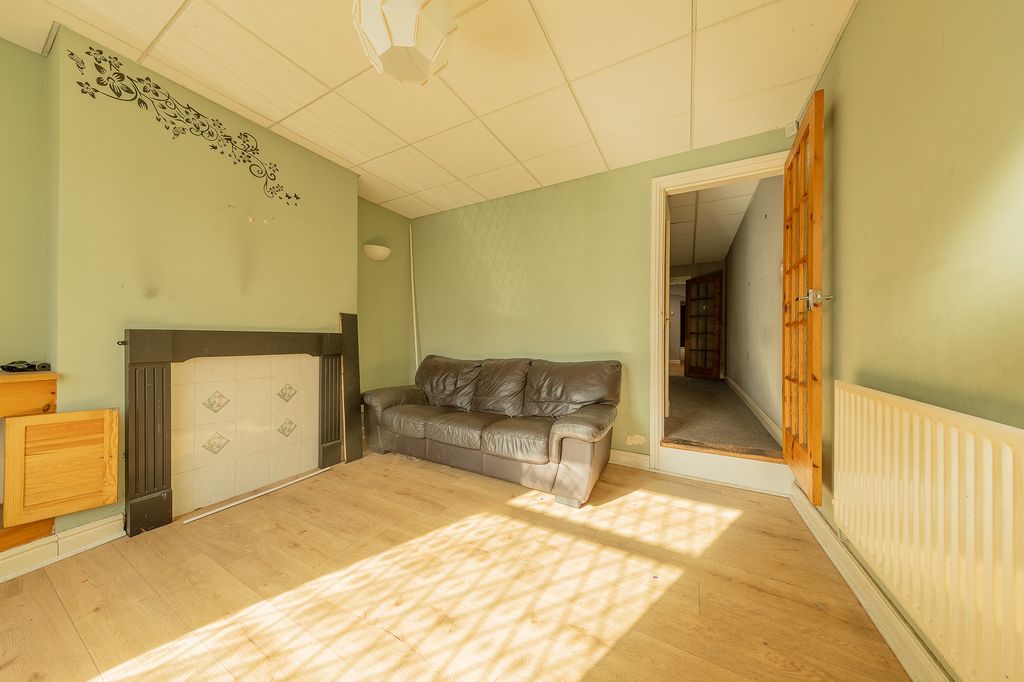 Property photo 3 of 28