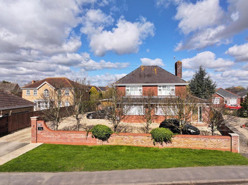 Property photo 2 of 37