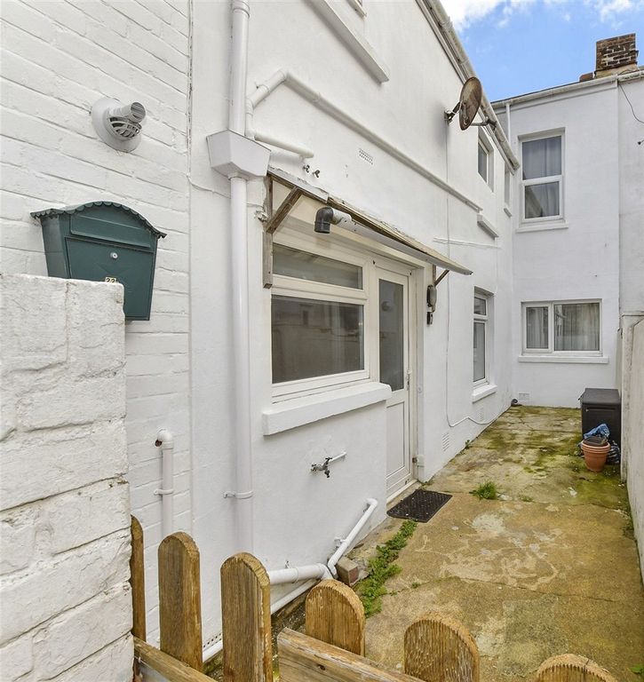 Property photo 2 of 8 Front Aspect