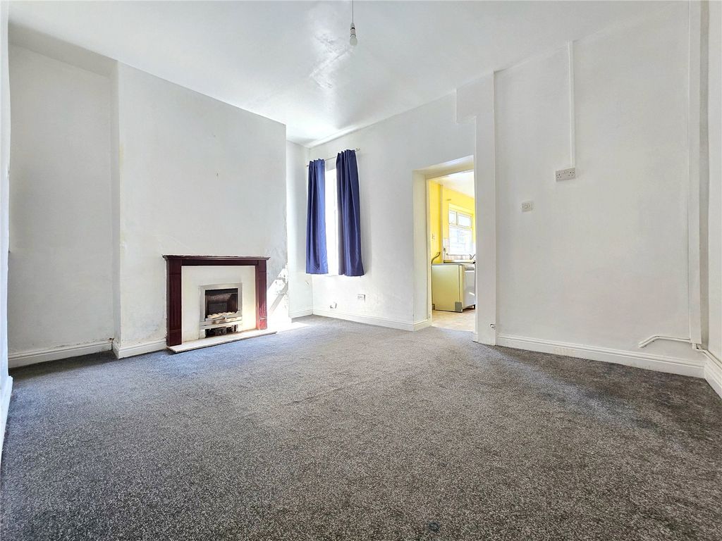 Property photo 3 of 11 Living Room