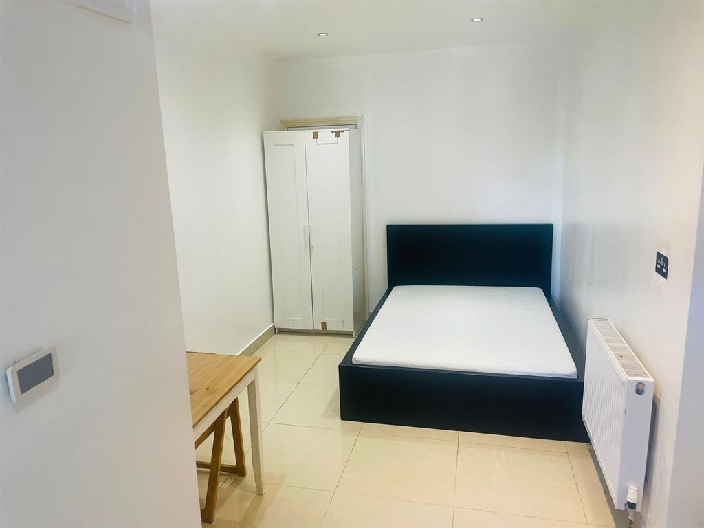 Property photo 2 of 5 Bedroom