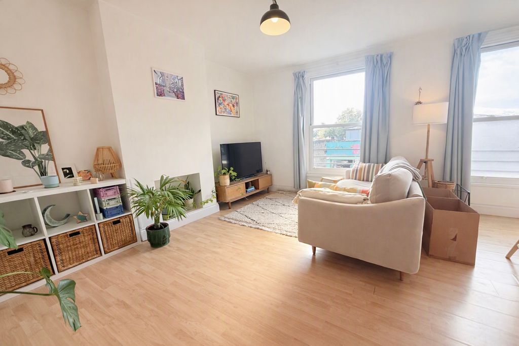 Property photo 2 of 8